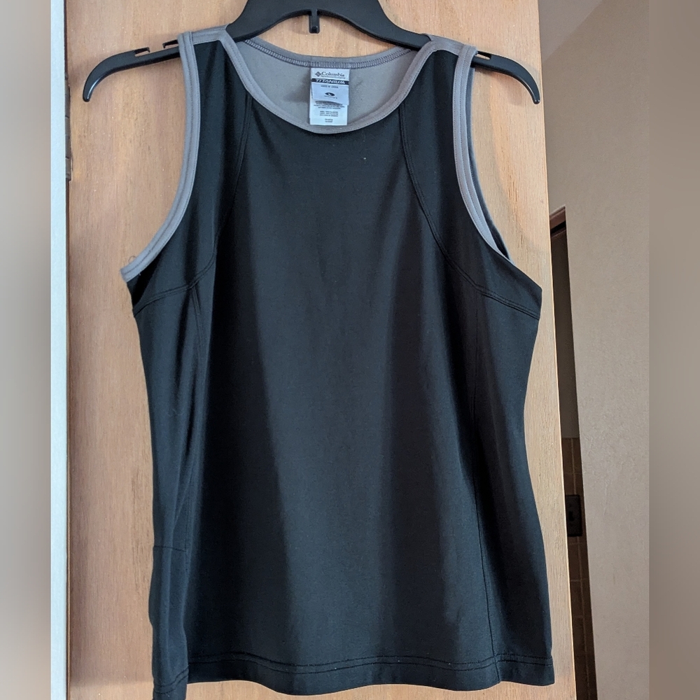 Women's Columbia Titanium Black And Gray Tank Size Large